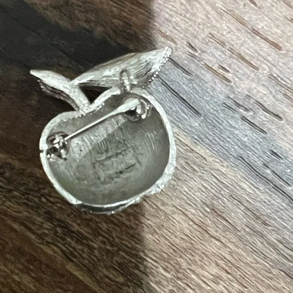 Trifari Silver Apple Brooch Vintage Excellent Condition - Picture 2 of 2